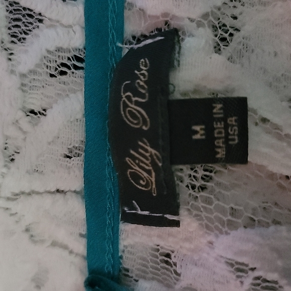 👩🏻Woman Size M Lace Shirt👩🏼 - Picture 6 of 6